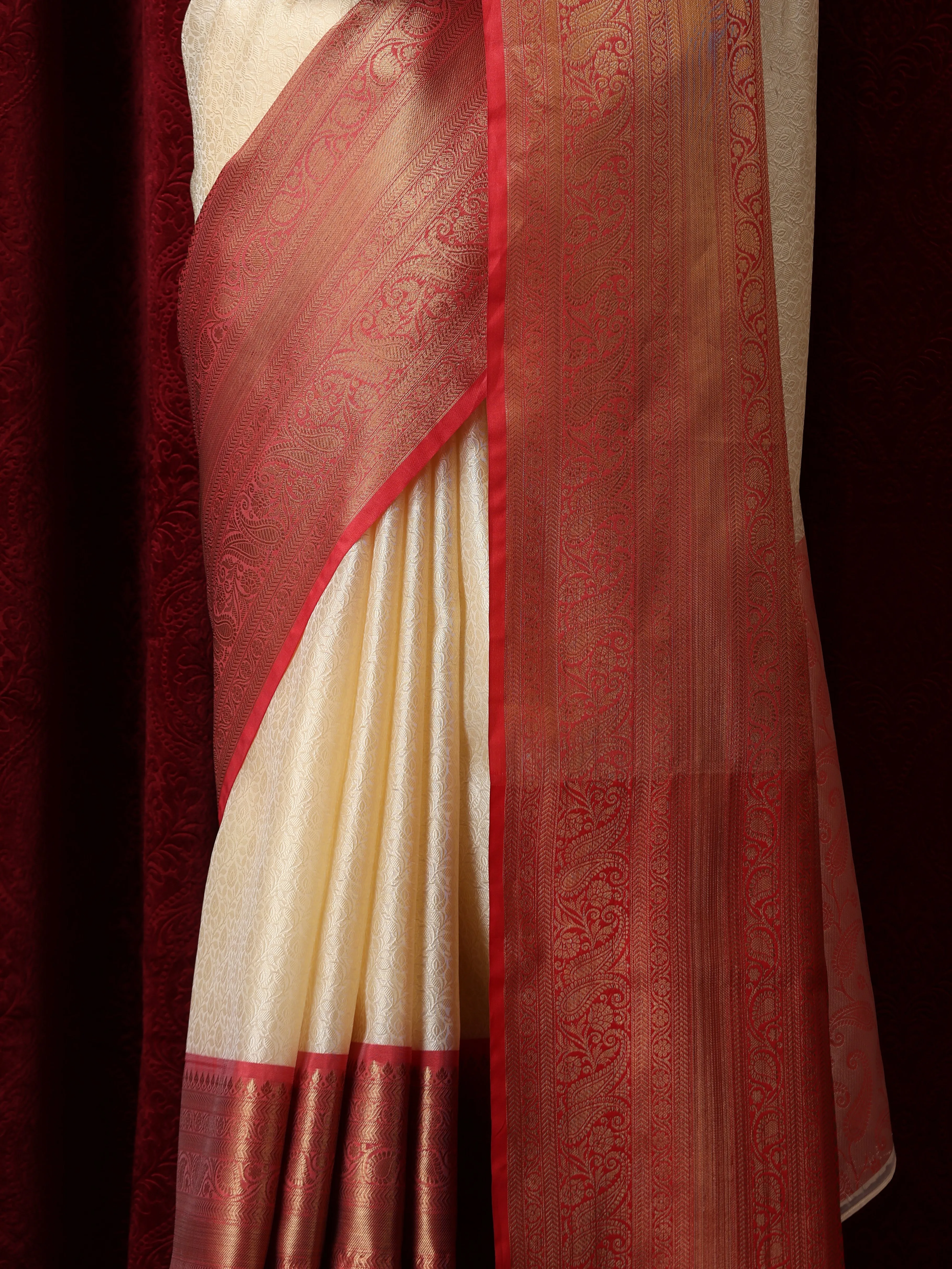 Cream Jacquard Saree with Red Border with Blouse Fabric