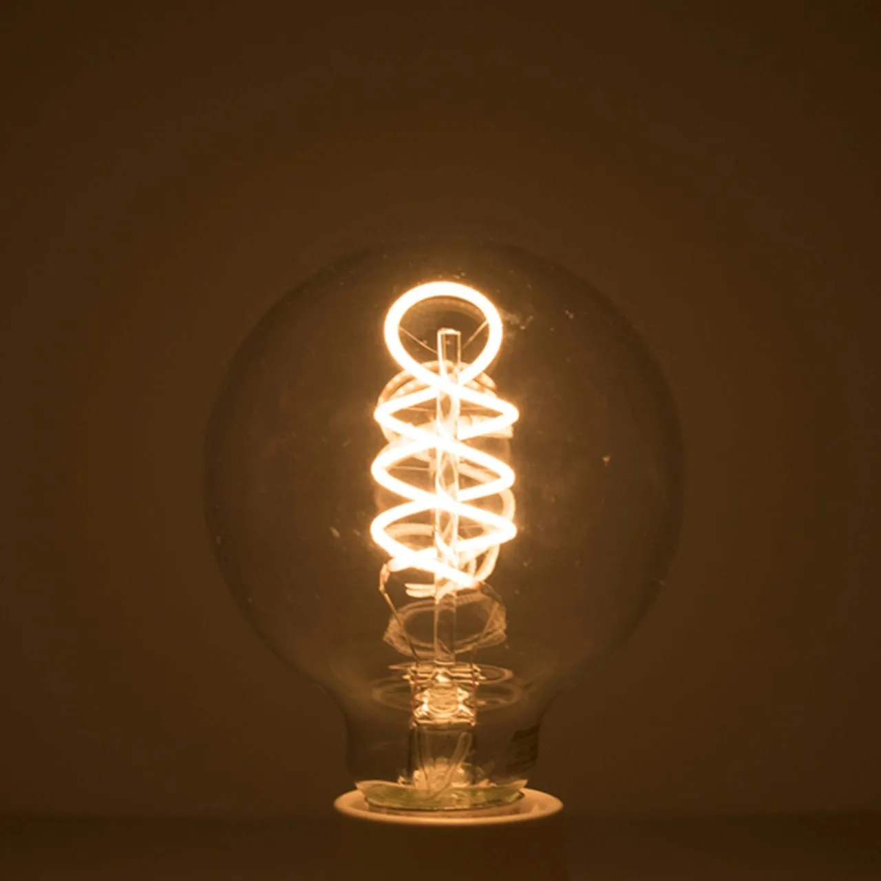 Curved LED Spiral Filament Edison Glob Bulb - 4 Watt - 2200K- Clear