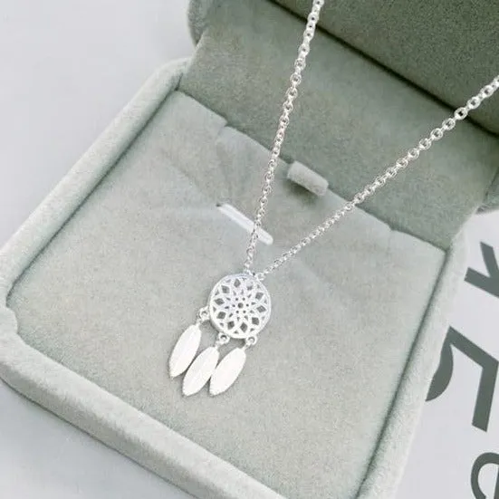 Dainty Dreamcatcher Necklace