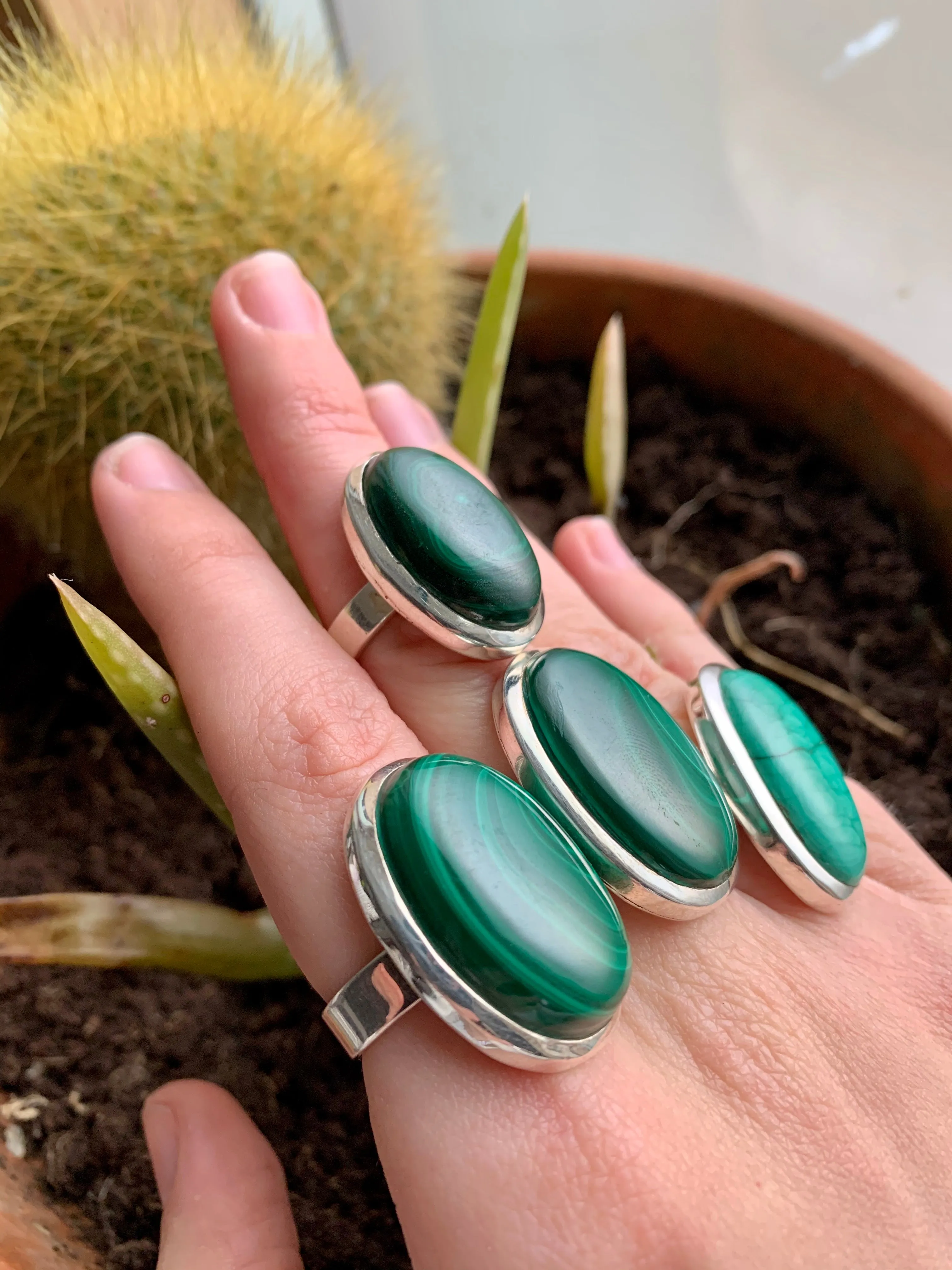 Malachite Chunky Ari Ring - Oval (US 7)