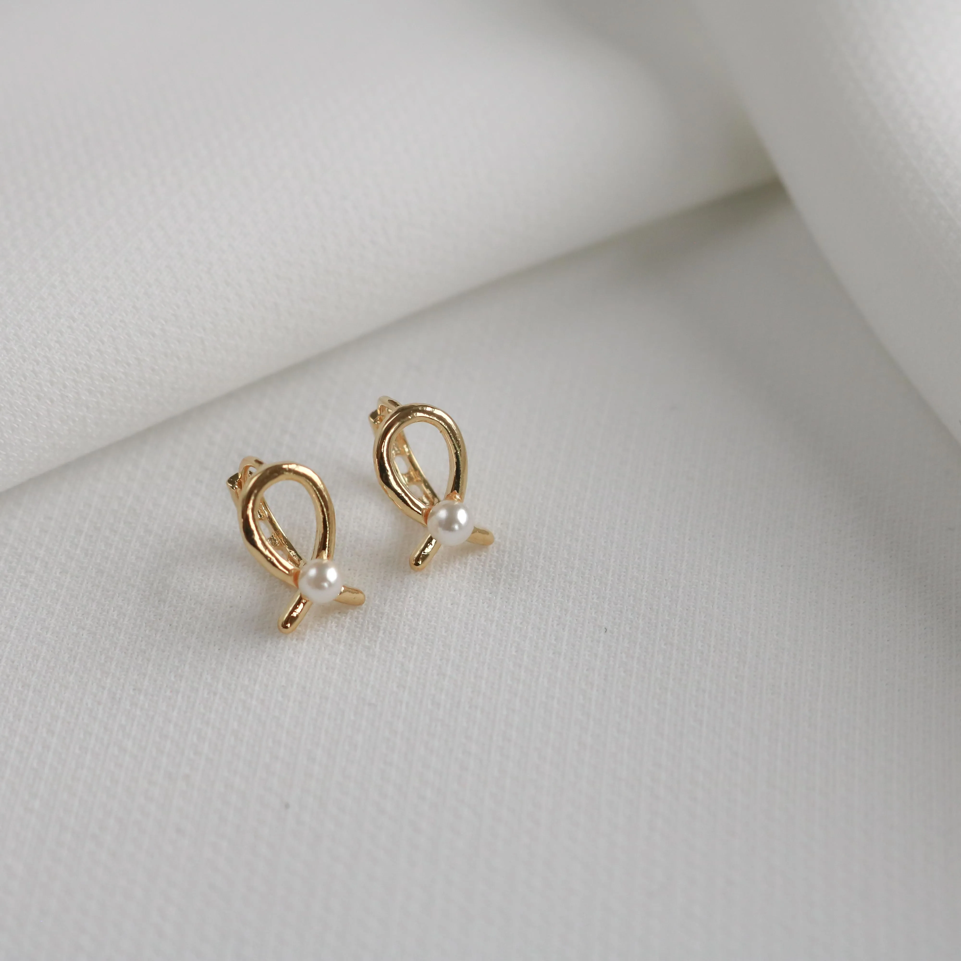 Thora Pearl Hoop Earrings